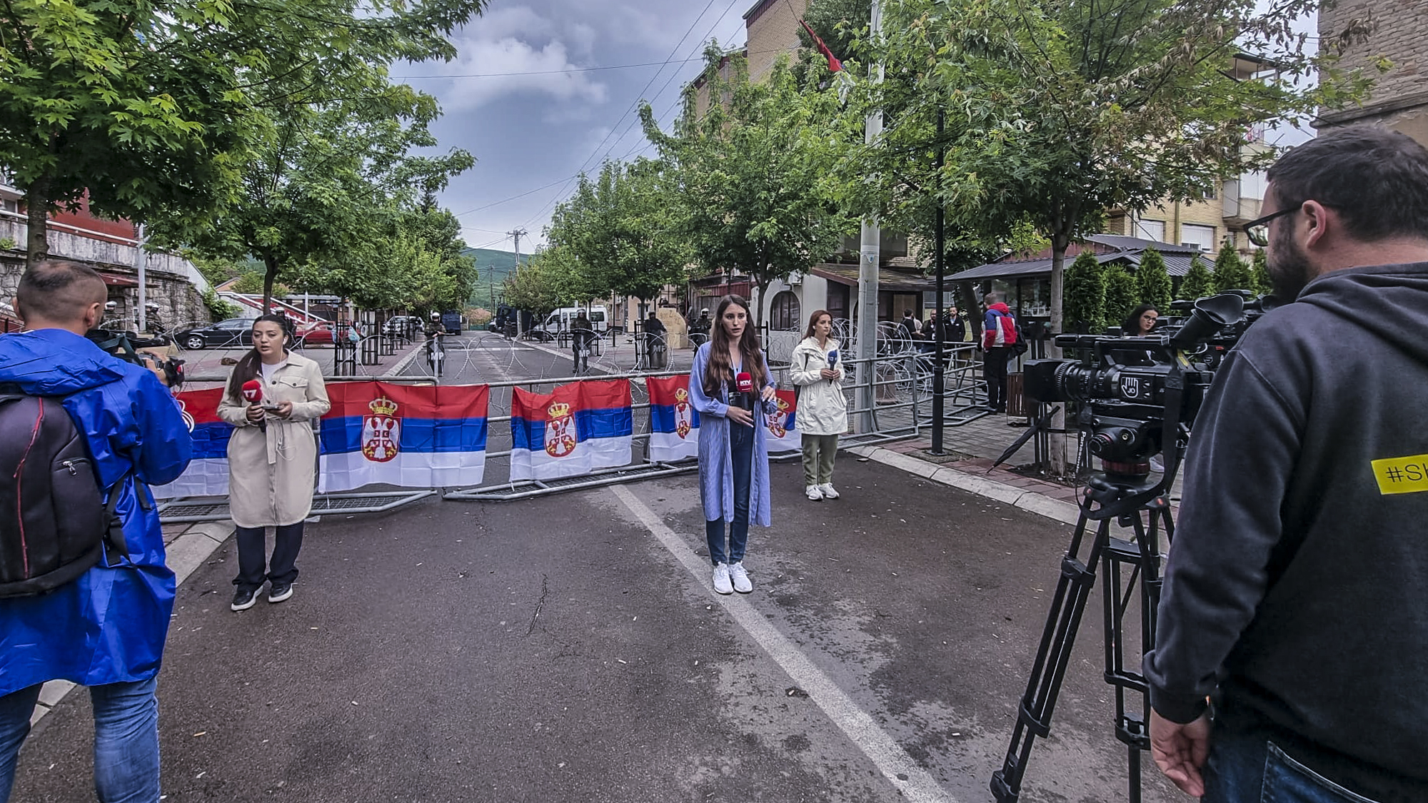 Šakama i nogama protiv medija