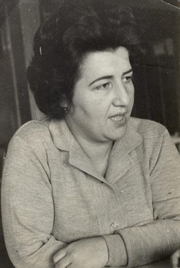 Didarja’s story offers us the possibility of seeing a different landscape from that which is generally dominant. After many in-depth interviews with Didarja, using oral history methodology, Malesevic shapes Didarja’s story with sequences from childhood (before WWII), adolescence (post-WWII), her career and the ideals of a communist woman (during the 1970s) and her alienation from public life (at the end of the 1980s and during the 1990s). Through this story and its different events and situations, “Didarja” explores the development of socialist modernity, especially in relation to gender emancipation, and finally the period of politicization and escalation of interethnic tensions. The book brings to the surface the mastery of conducting an interview and of writing in such a way as to reveal the personality and voice of the subject. Didarja’s life events — which go beyond the personal, social and political levels — highlight the benefits of research methodologies within the humanities. This is the context in which I read the book.