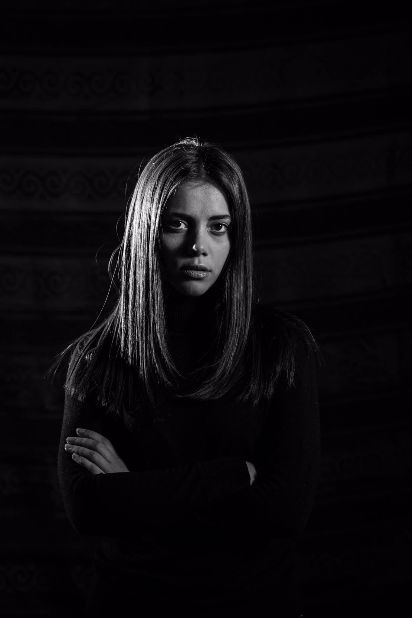 I really want the actor to give life to the character in their own way. No matter how much I explain what I want to show or what I want to express, it is very difficult for the actor because they have not seen it. That’s why I really want him or her to add their experience to the character. I usually have a character profile, I take the character and write down the name, how old their parents are and when they were born, if he/she is the first or second child, what they enjoy doing, and like, what would they do if they won 1 million euros.<br />
There are some questions that I ask my character, and then when I give it to the actor, I ask them what they would do, not me.<br />
The film has an open ending. Hana is confronted with a big decision. Whatever decision she makes is neither right nor wrong. There is no good or bad. The public does not know exactly. When the film ends, everyone in the audience has to make their own decision. I didn’t want to determine Hana’s decision because I am different from her and I didn’t want to dictate what is