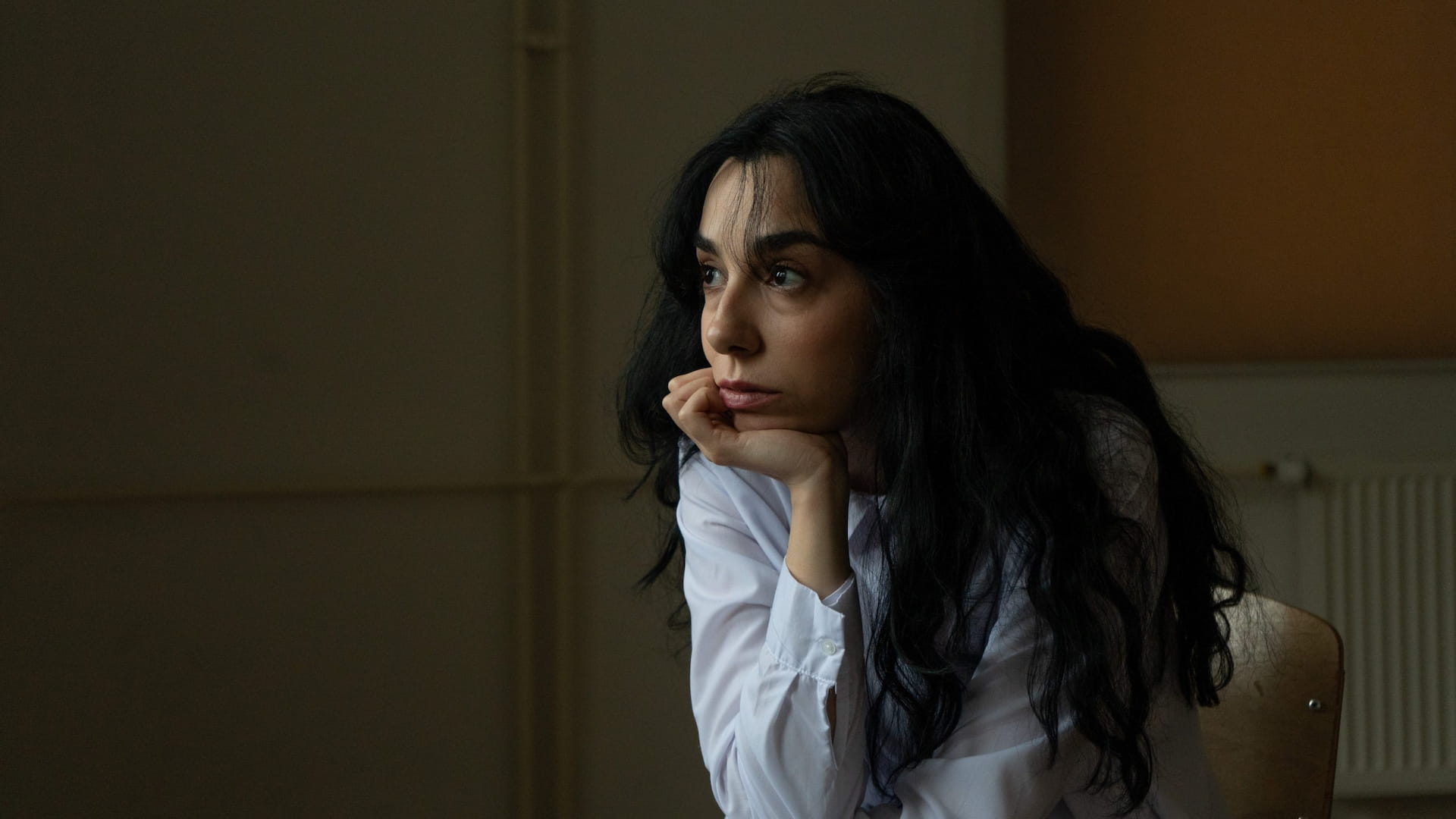 It was a challenge to create the film because Prishtina has undergone a terrible transformation, and very few places have remained from that time.<br />
As for the Serbian graffiti, of course they have been covered, so we had to recreate it. We got permission from the police, but something interesting happened. In Ulpiana, a woman was