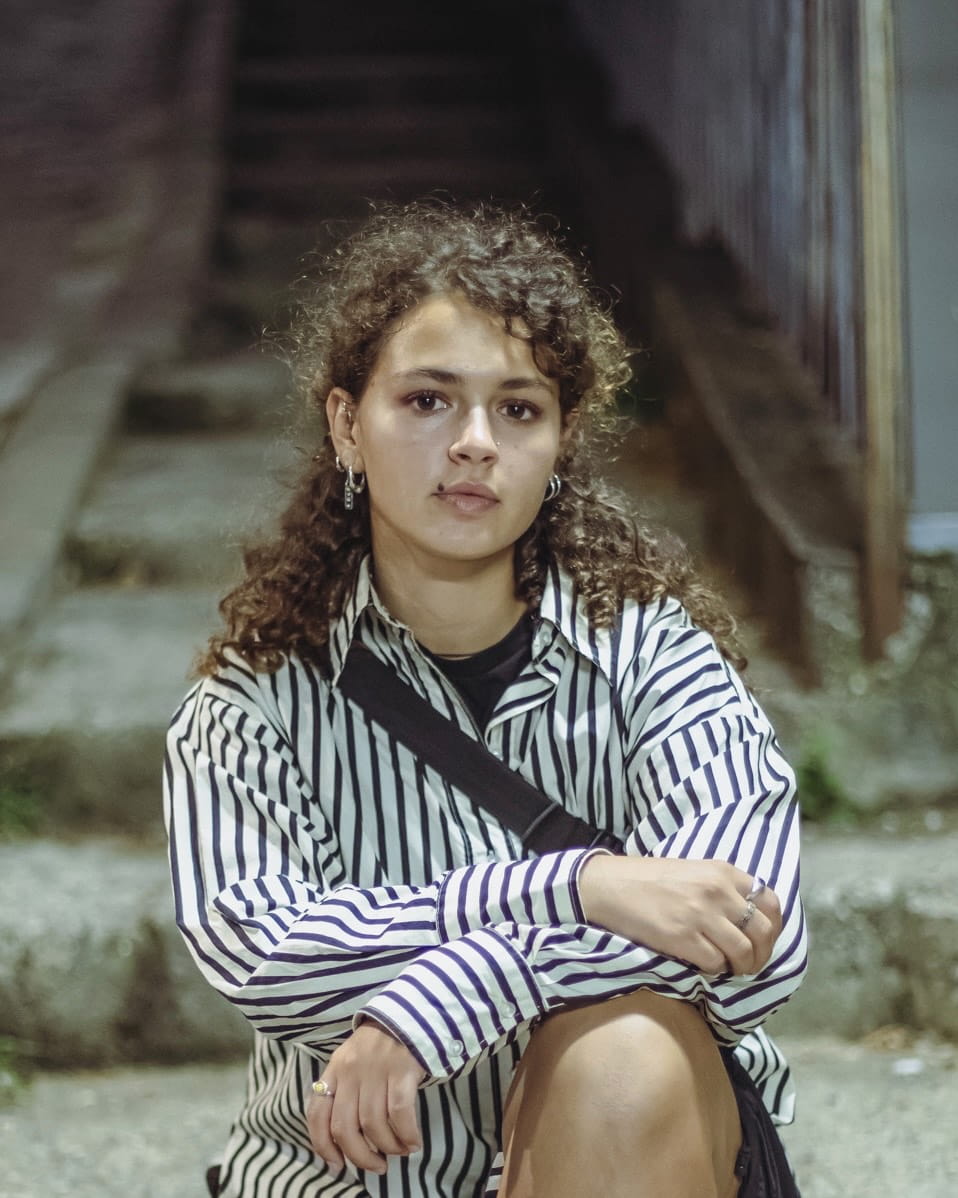 As a sociologist, I always wanted to use film as a medium, but what gave me the courage and confidence to enter this field without prior experience were two workshops, one held by DokuFest in 2022 and the other through Kino ARMATA, a program called Neo_School.<br />
I think that the best directors are those that don’t necessarily come from a filmmaking background, but those who bring to film their field of expertise from another area.<br />
Prior to shooting, you have an idea of what the film will look like, but without being in the field, without taking the footage you don’t know which elements will come together. My team was really great and our cooperation was perfect. One of the difficulties was time, as we only had one day to shoot the film, but this also made it beautiful, because despite the difficulty we made it. I am overjoyed to have been selected for