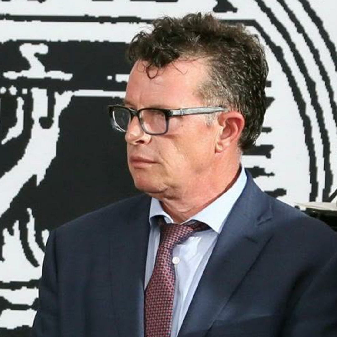 Largimi im nga Kosova ndodhi si pasojë e përndjekjes politike. Kam qenë pjesë e organizatës së Jusuf Gërvallës, Lëvizjes Nacionalçlirimtare për Republikën e Shqiptarëve në Jugosllavi, që synonte bashkimin e trojeve shqiptare në një republikë të vetme. Organizimi i protestave në Klinë, si nxënës i gjimnazit “Luigj Gurakuqi”, ishte arsyeja pse u arrestova në vitin 1982, vetëm 16 vjeç. <br />
Edhe pse u lirova, ajo periudhë ishte e rëndë për shkak të vetmisë së madhe – njerëzit kishin frikë të flisnin me mua, shokët më shmangeshin, e ndërronin edhe rrugën për mos me të folë, sepse represioni ishte i madh. <br />
Prandaj, në kushte të tilla duhej të largohesha.