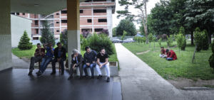 Pacientët paguajnë shtrenjtë për dobësitë e sistemit publik