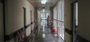 Jetë dhe vdekje: realiteti i vrazhdë i shtatzanisë në Kosovë