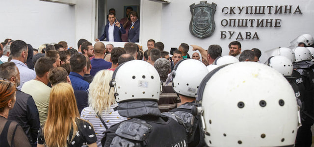 Dhunë policore dhe politike kundër qytetarëve