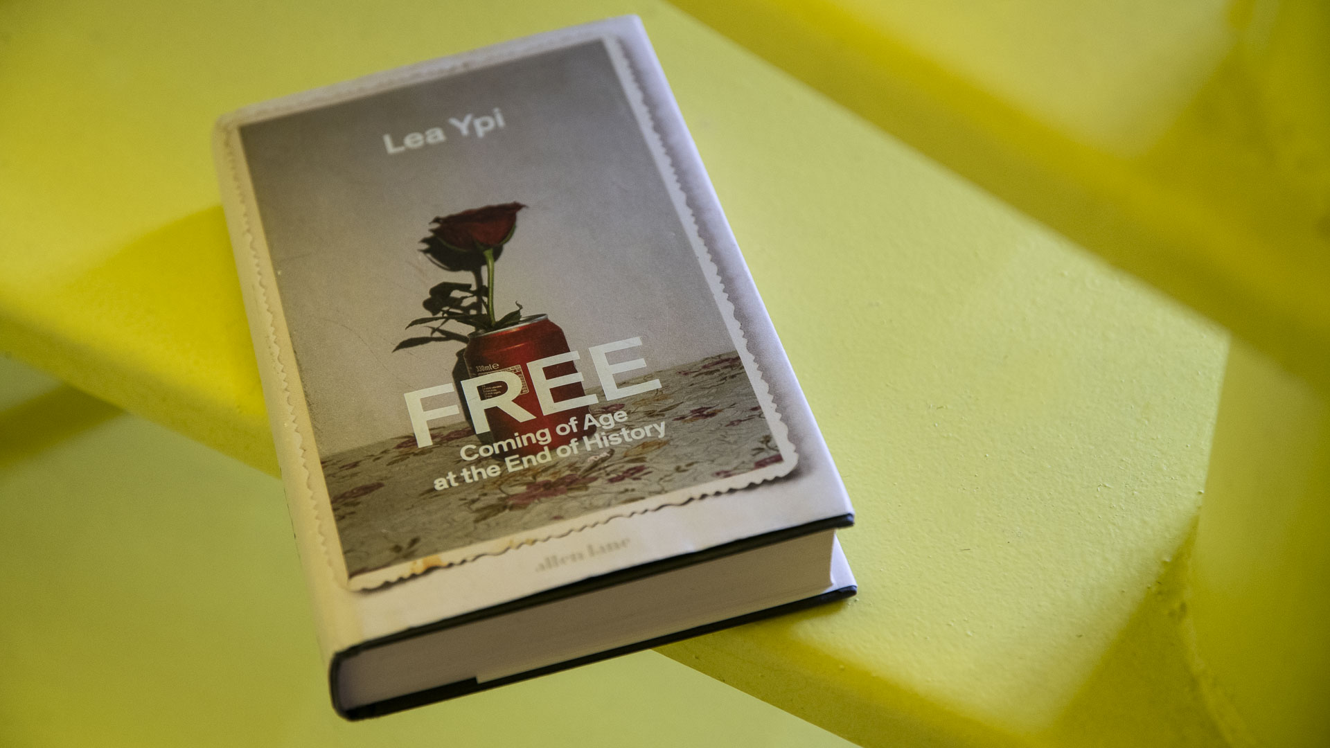 Të lirë, përtej komunizmit dhe liberalizmit