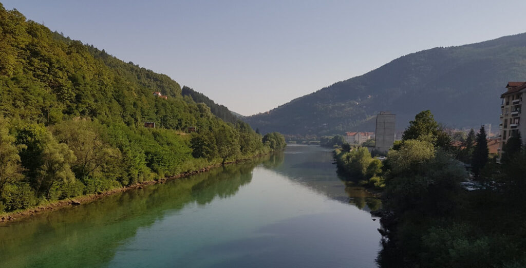 Kur verat rinore, vdekja e lumit dhe nacionalizmi vrastar përplasen