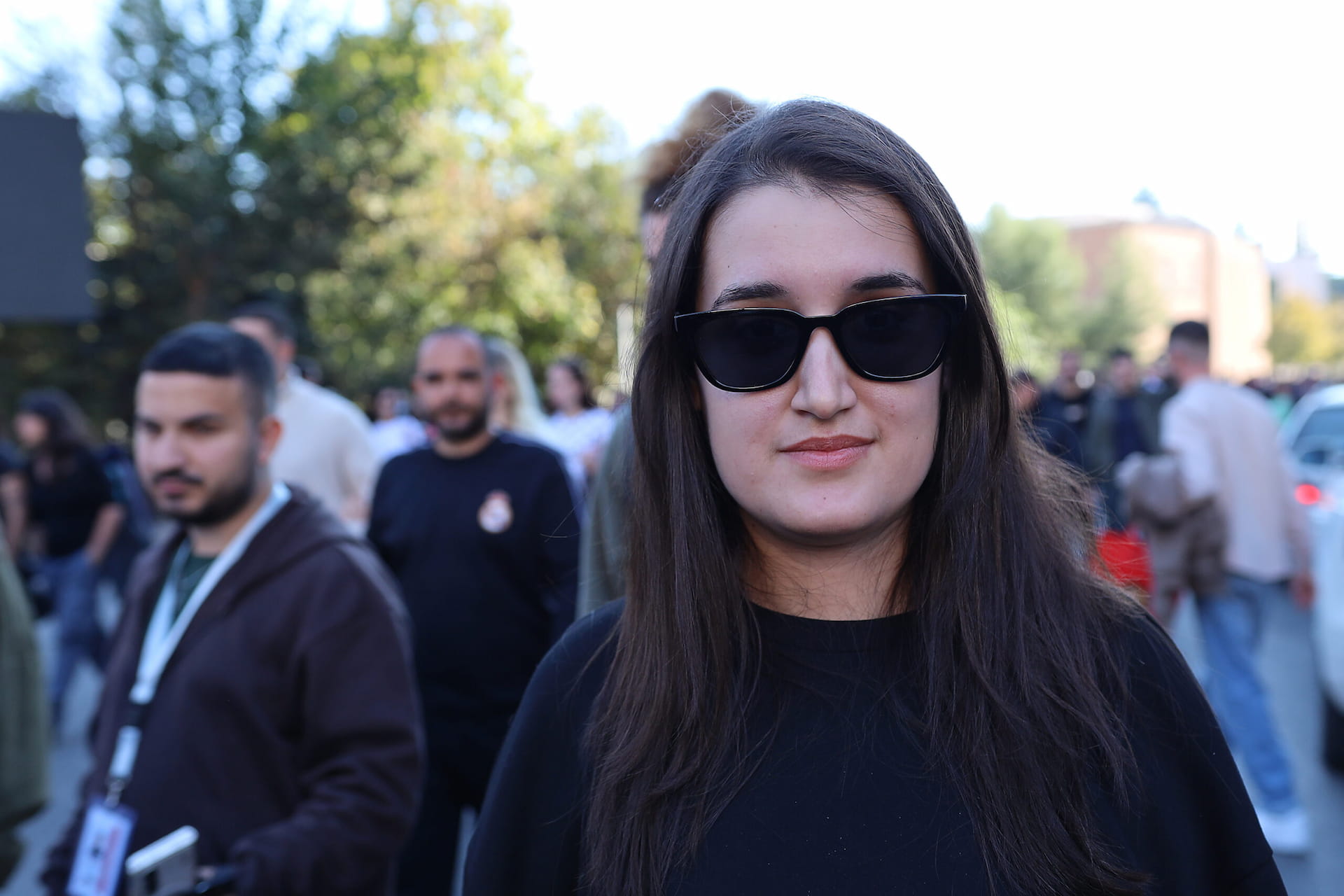 Prej disa vitesh, situata është përkeqësuar, sidomos për studentët, duke filluar nga kushtet në fakultete e deri te ndihmat që përmendi kryeministri dhe bursat, të cilat janë në gjendje goxha të mjerueshme dhe nuk mjaftojnë as për taë paguar qiranë, edhe kur e ndajmë me të tjerët.<br />
<br />
Kushtet në shkolla dhe në universitete janë shumë të këqija, cilësia e mësimit, por sidomos gjendja ekonomike, sepse familja jonë nuk e ka të